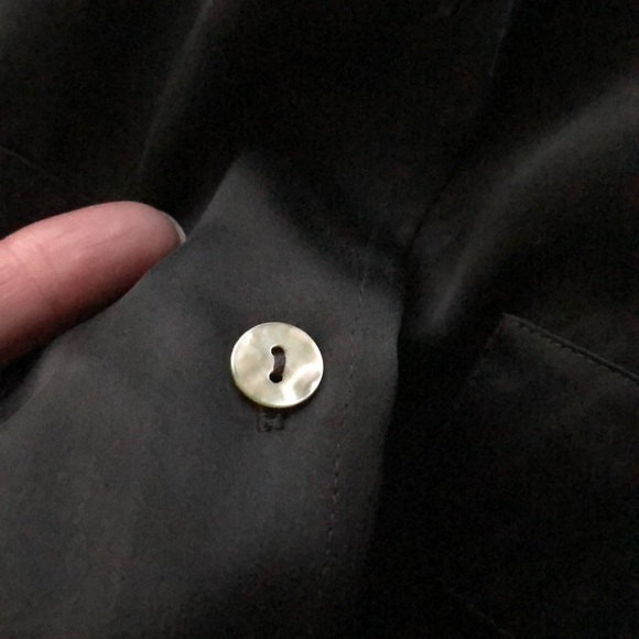 Silk blouse w/ abalone shell buttons - Picture 2 of 6